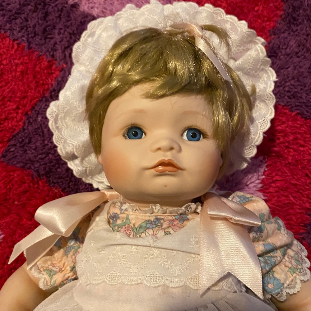 PORCELAIN DOLL - Picture 9 of 16